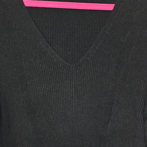 Banana Republic Black V-Neck Sweater - Picture 4 of 5